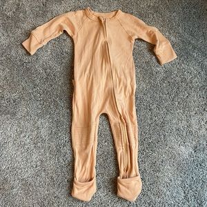 Goumi sleeper 6-12 months light orange color